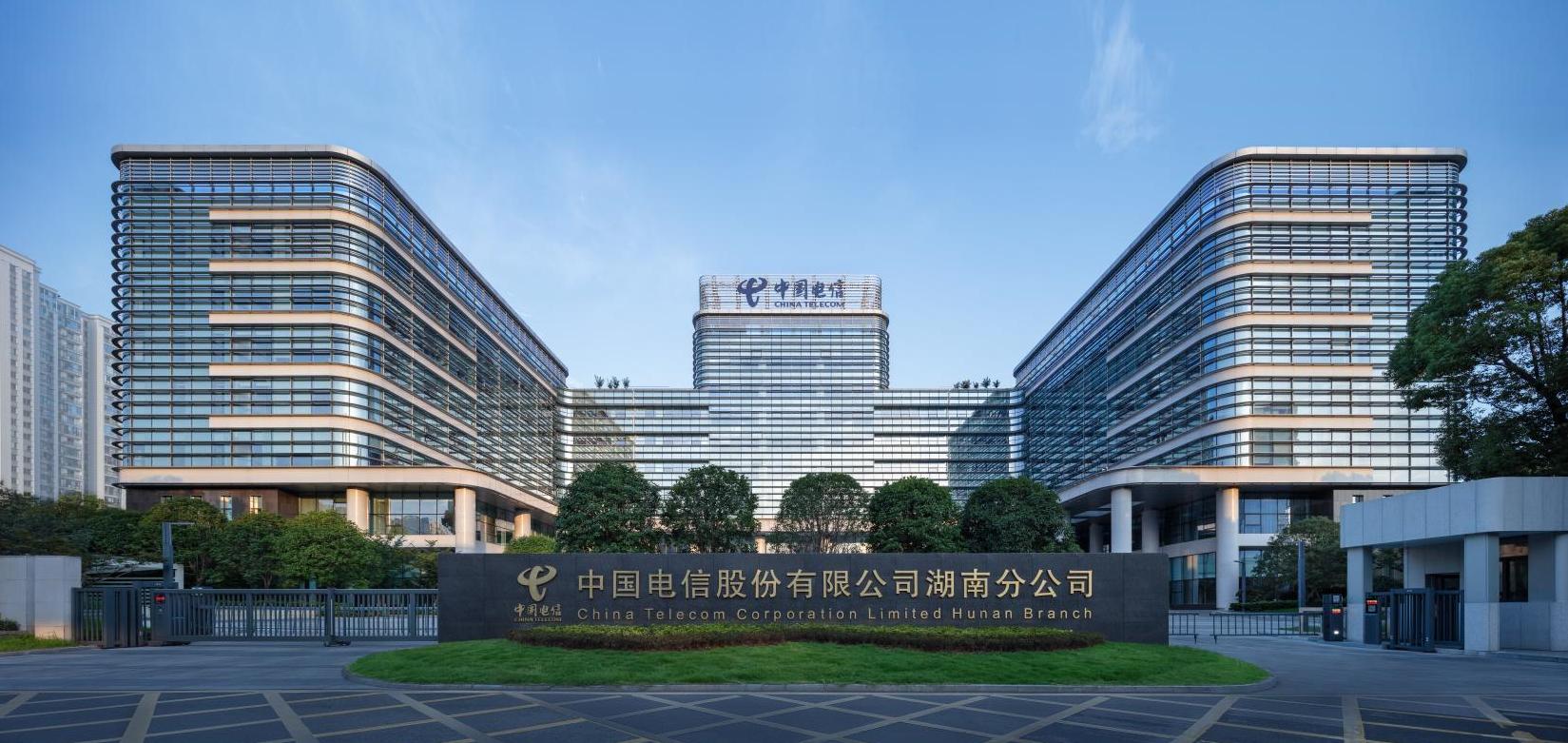 公司承建的湖南信息園（調(diào)度大樓、通信機(jī)房、地下室、附屬樓）工程榮獲兩項（土建、安裝）中國建設(shè)工程魯班獎
